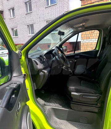 Opel Vivaro (8)