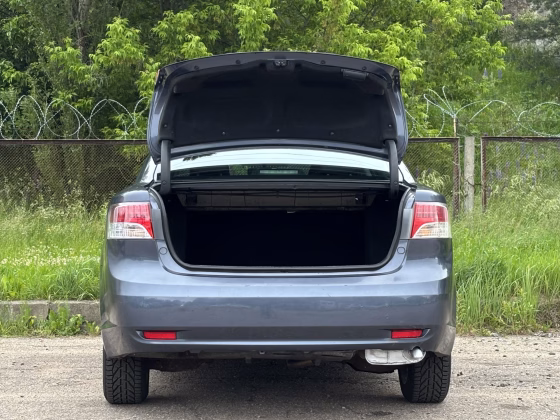 Toyota Avensis (7)