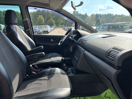 Volkswagen Sharan (13)