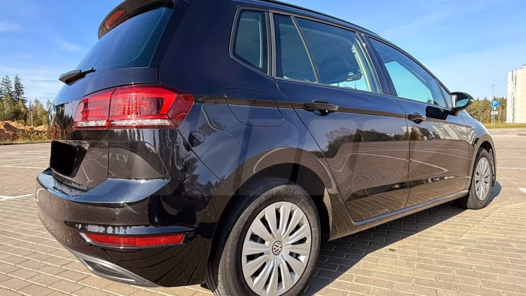 Volkswagen Golf Sportsvan (2)