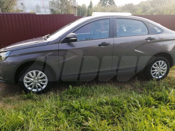 Lada Vesta (2)