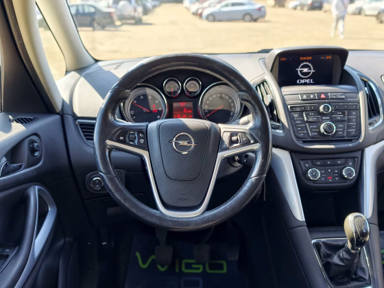 Opel Zafira Tourer (13)