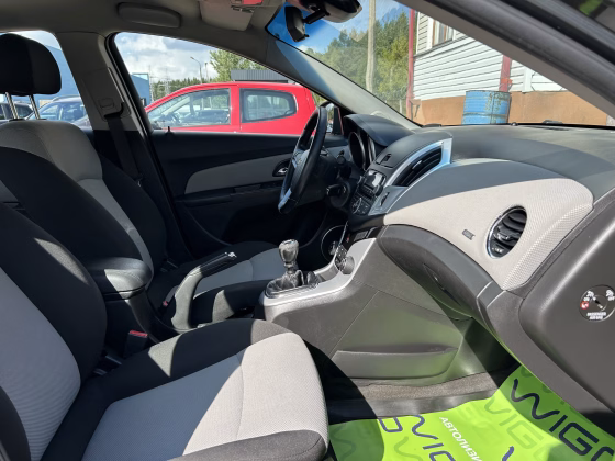 Chevrolet Cruze (12)