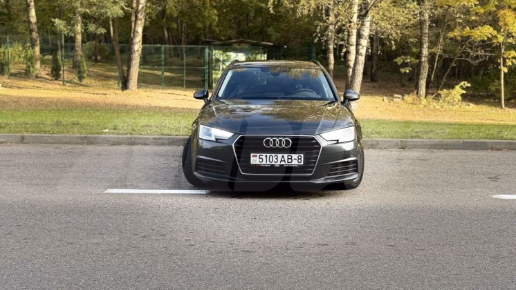 Audi A4 (2)