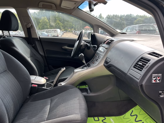 Toyota Auris (12)