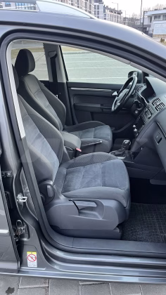 Volkswagen Touran (12)
