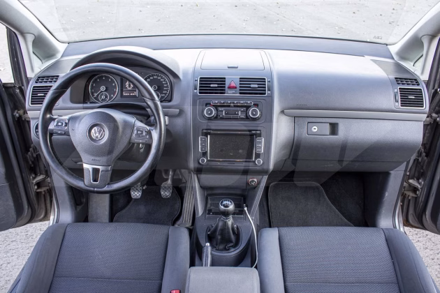 Volkswagen Touran (7)