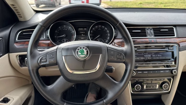 Skoda Superb (16)