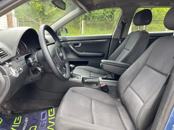 Audi A4 (9)
