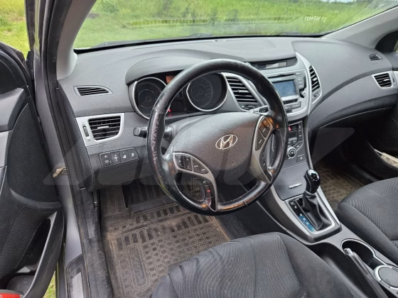Hyundai Elantra (7)