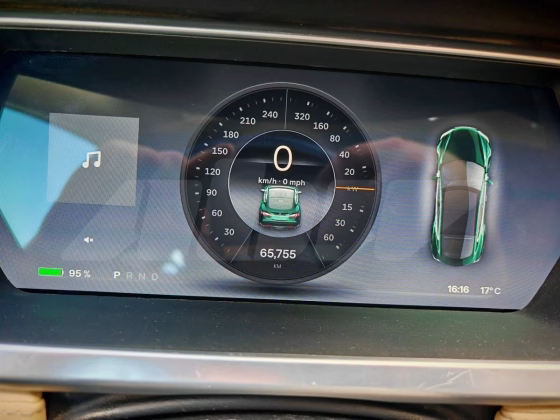 Tesla Model S (5)