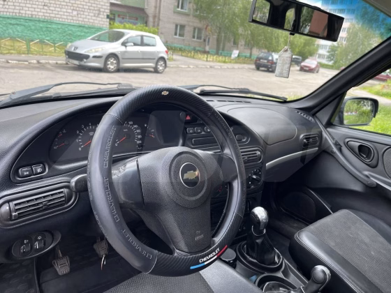 Chevrolet Niva (4)