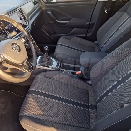 Volkswagen T-Roc (12)