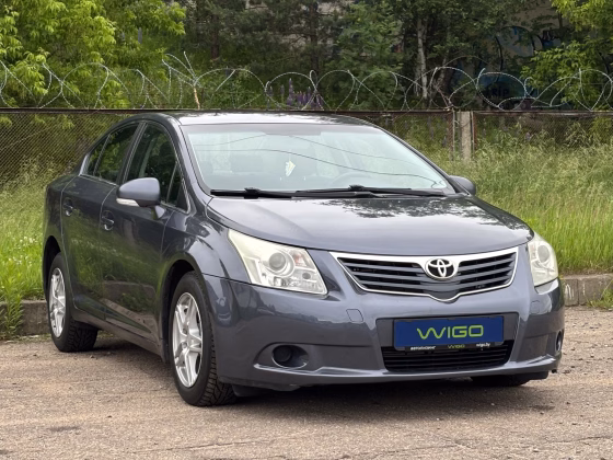 Toyota Avensis (1)