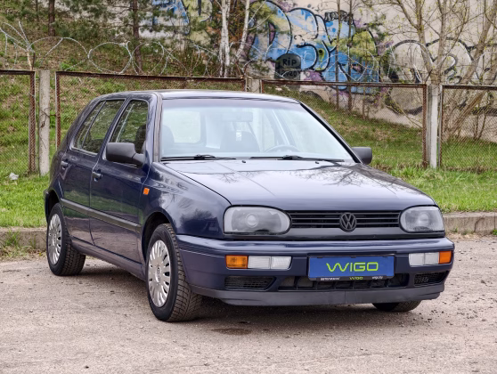 Volkswagen Golf (1)