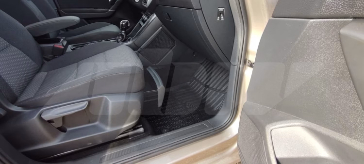 Volkswagen Touran (11)