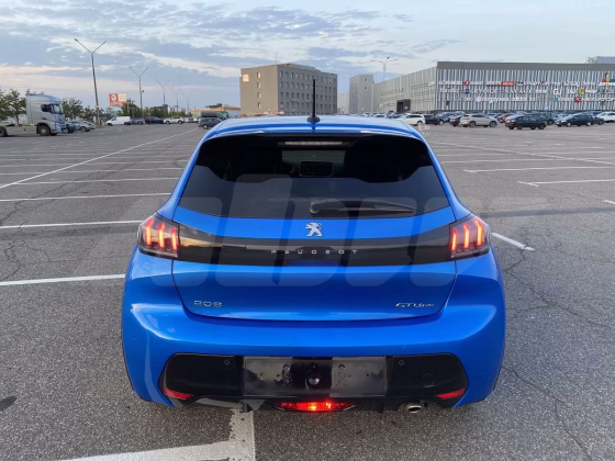 Peugeot 208 (2)