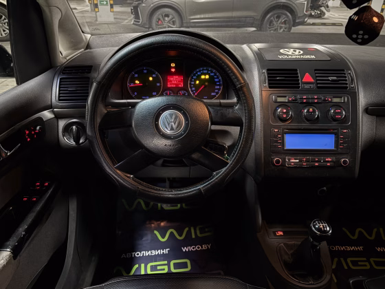 Volkswagen Touran (13)