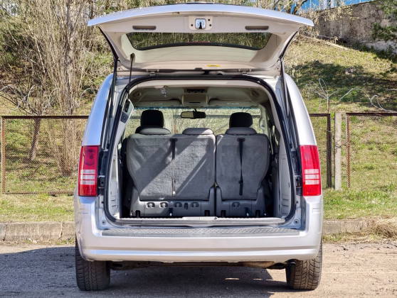 Chrysler TOWN & COUNTRY (7)