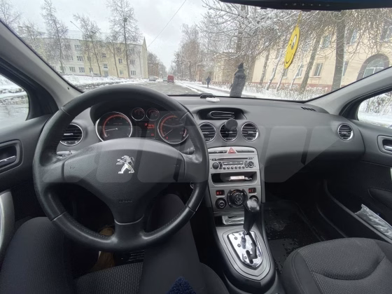 Peugeot 408 (10)