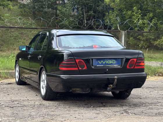 Mercedes-Benz E 220 (4)