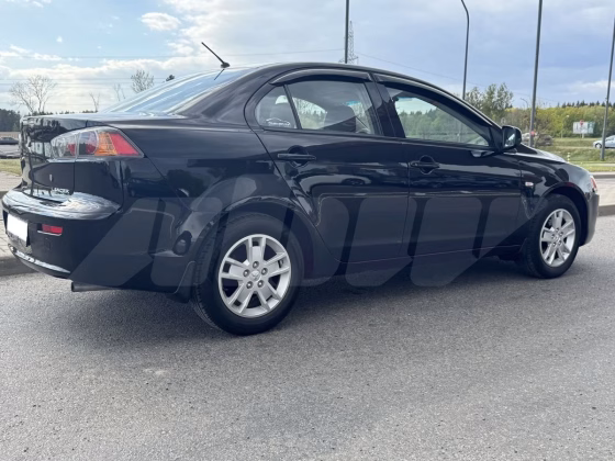 Mitsubishi Lancer (5)