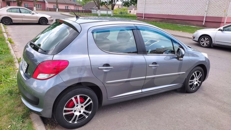 Peugeot 207 (1)