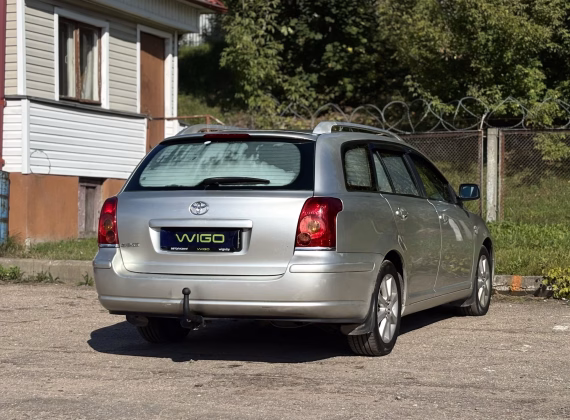 Toyota Avensis (6)