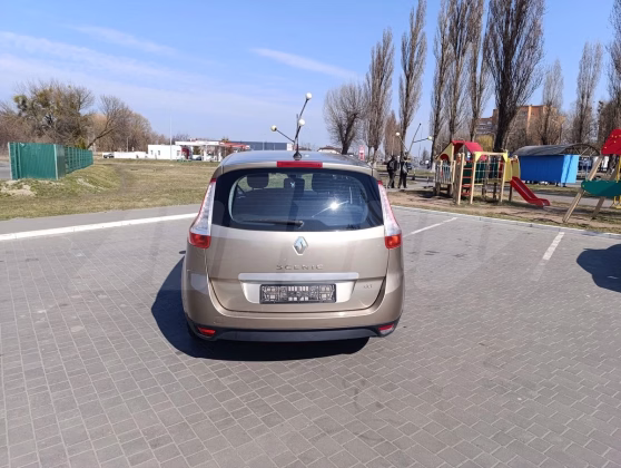 Renault Scenic (2)