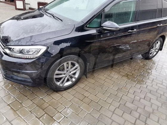 Volkswagen Touran (4)