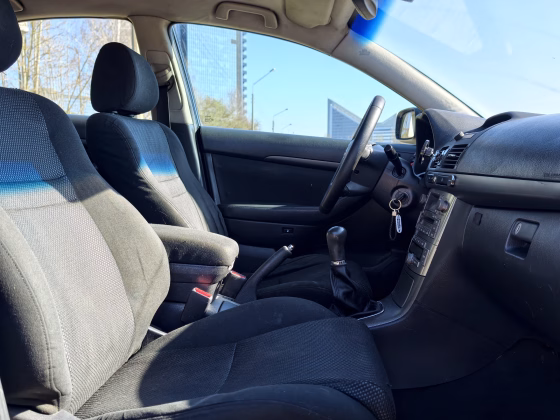 Toyota Avensis (12)