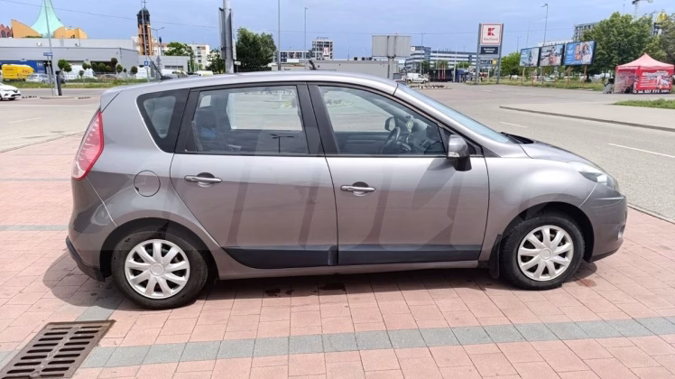 Renault Scenic (2)