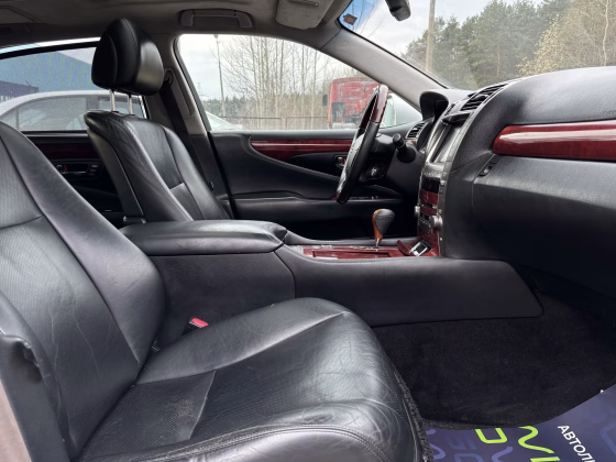 Lexus LS 460 (12)
