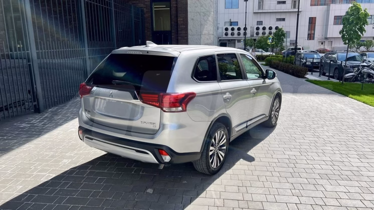 Mitsubishi Outlander (5)