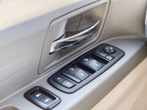 Chrysler TOWN & COUNTRY (21)