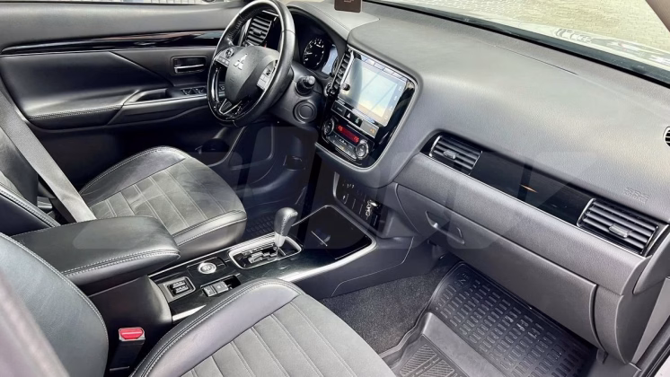 Mitsubishi Outlander (7)
