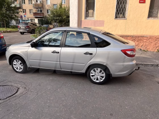 Lada Granta (1)