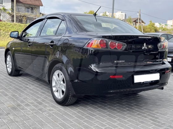 Mitsubishi Lancer (4)