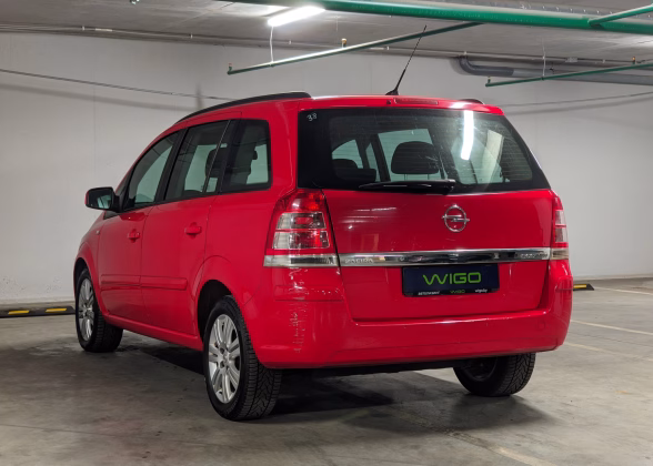 Opel Zafira (4)