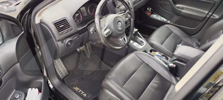 Volkswagen Jetta (4)