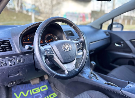 Toyota Avensis (8)