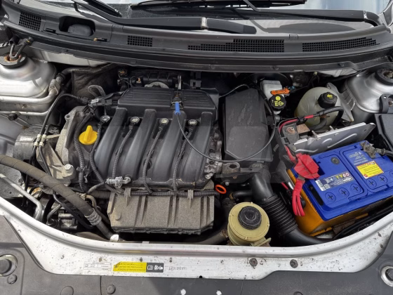 Nissan Almera (9)