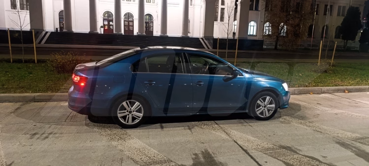 Volkswagen Jetta (8)