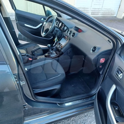 Peugeot 408 (6)