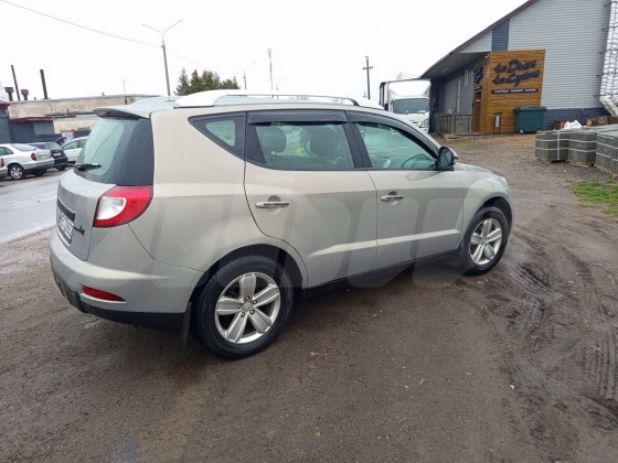 Geely Emgrand X7 (3)