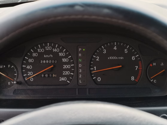 Mitsubishi Galant (14)