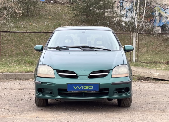 Nissan Almera Tino (2)