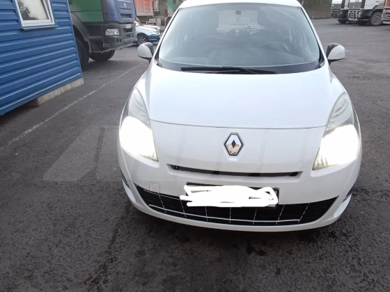 Renault Scenic (6)