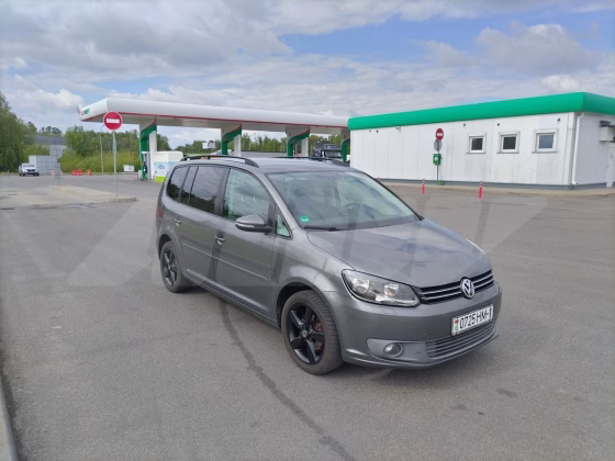 Volkswagen Touran (12)