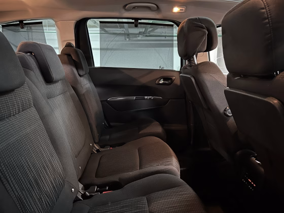 Peugeot 5008 (11)